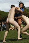 В Новой Зеландии женская команда обыграла в регби голых мужч